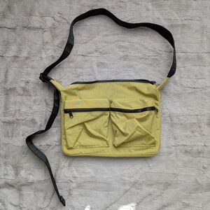 NWT BAGGU Medium Cargo Crossbody in Lemongrass